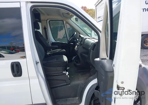 2017 Ram Promaster 1500 Low Roof 136 Wb z USA, uszkodzony, nr VIN 3C6TRVAG2HE517421